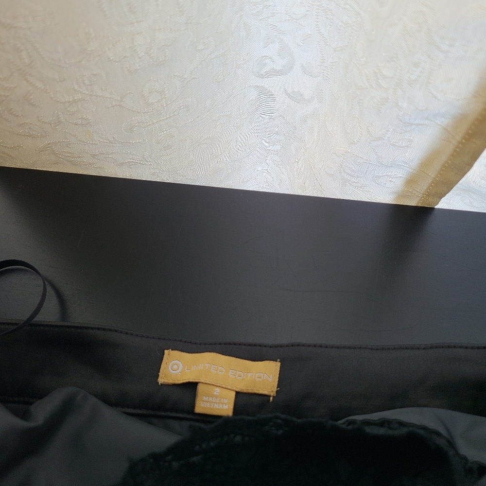 LIMITED EDITION...BEAUTIFUL DRESS - Picture 5 of 7